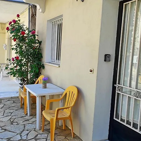 Veneta's House Holiday home Neromilos